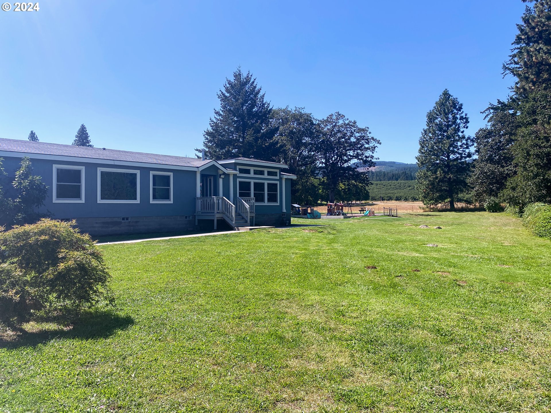 1290 Country Club Road Hood River, OR 97031 - Photo 17 of 48 Exterior
