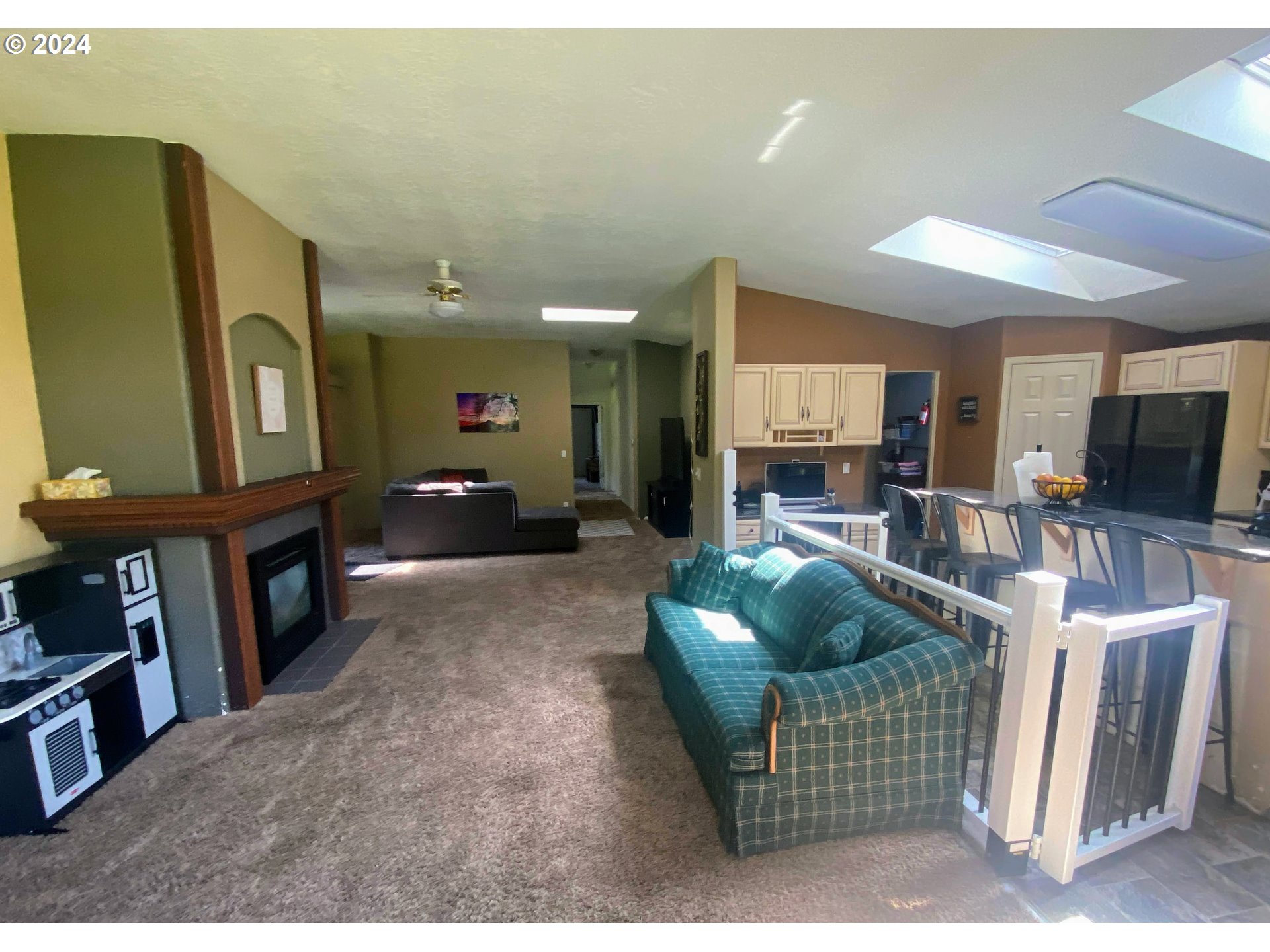 1290 Country Club Road Hood River, OR 97031 - Photo 20 of 48 Great Room