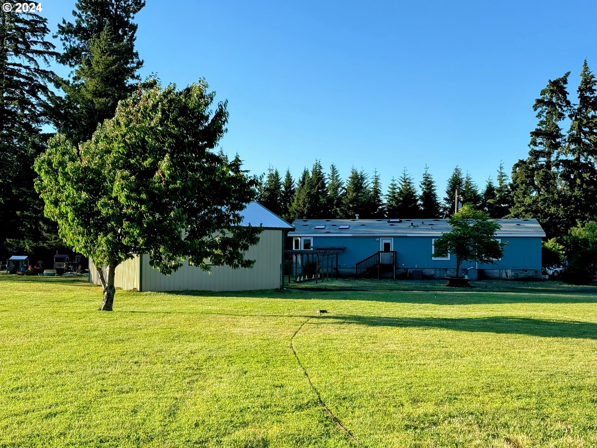 1290 Country Club Road Hood River, OR 97031 - Photo 2 of 48 Yard