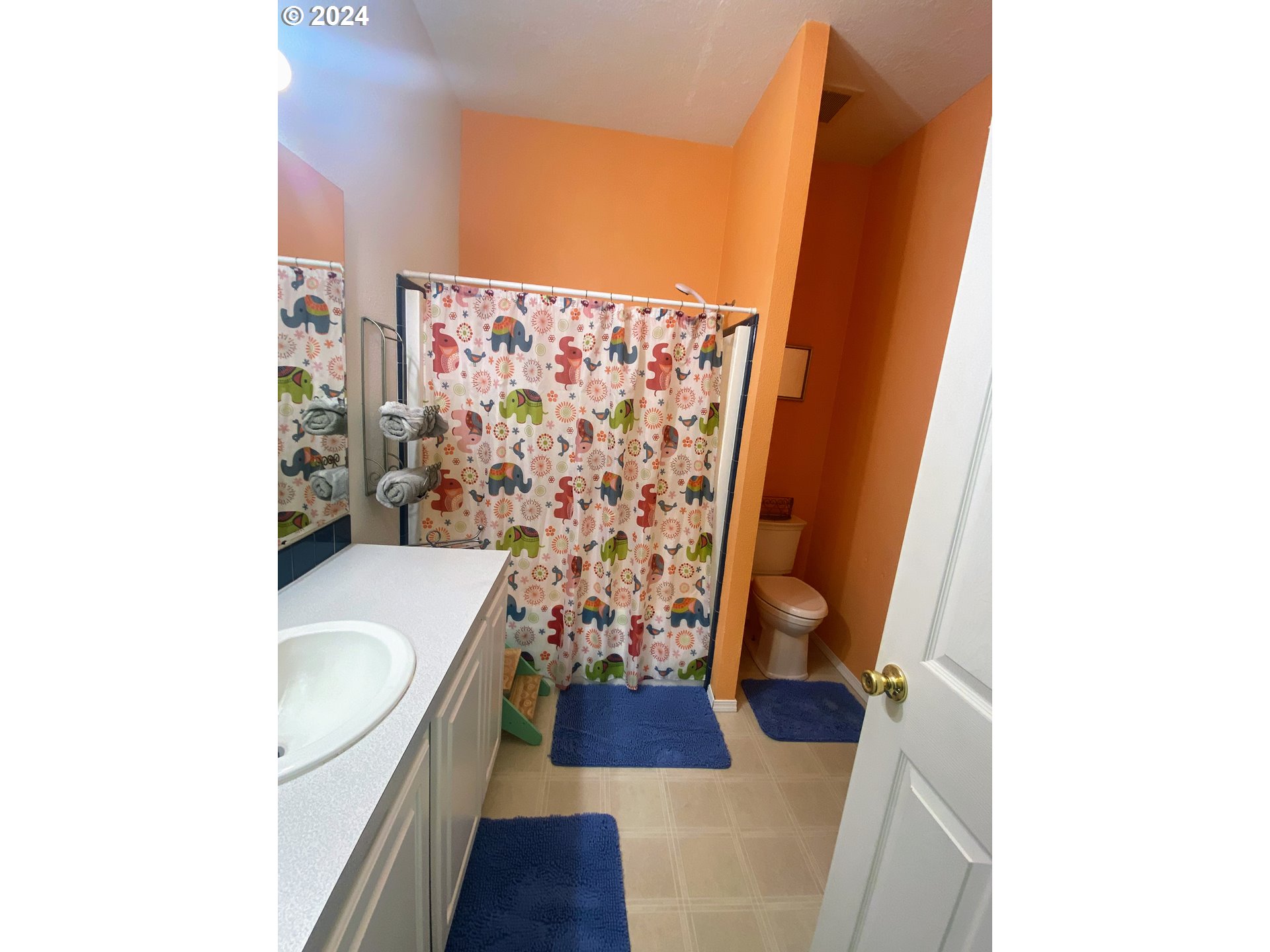 1290 Country Club Road Hood River, OR 97031 - Photo 21 of 48 Bathroom