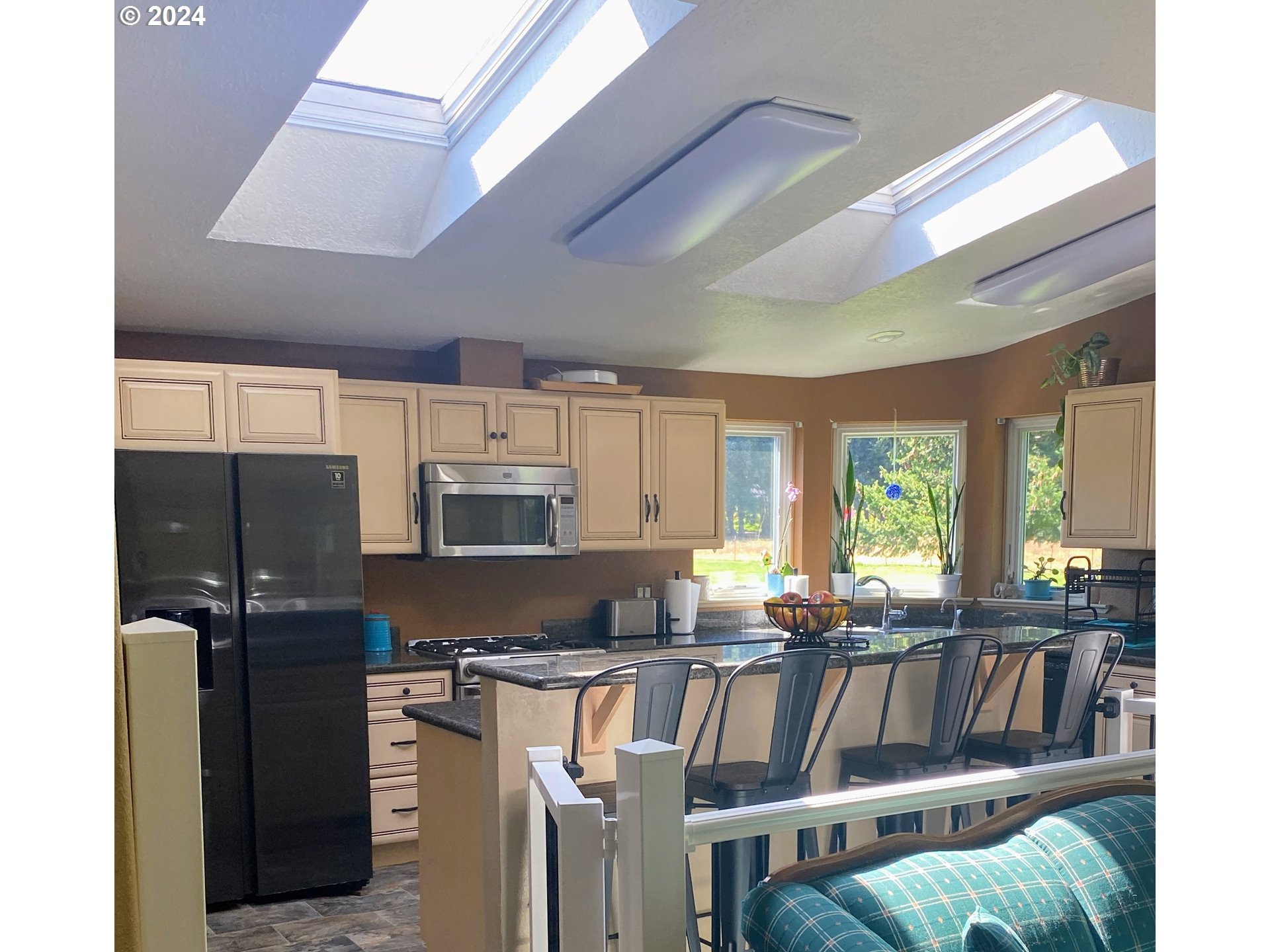 1290 Country Club Road Hood River, OR 97031 - Photo 22 of 48 Kitchen