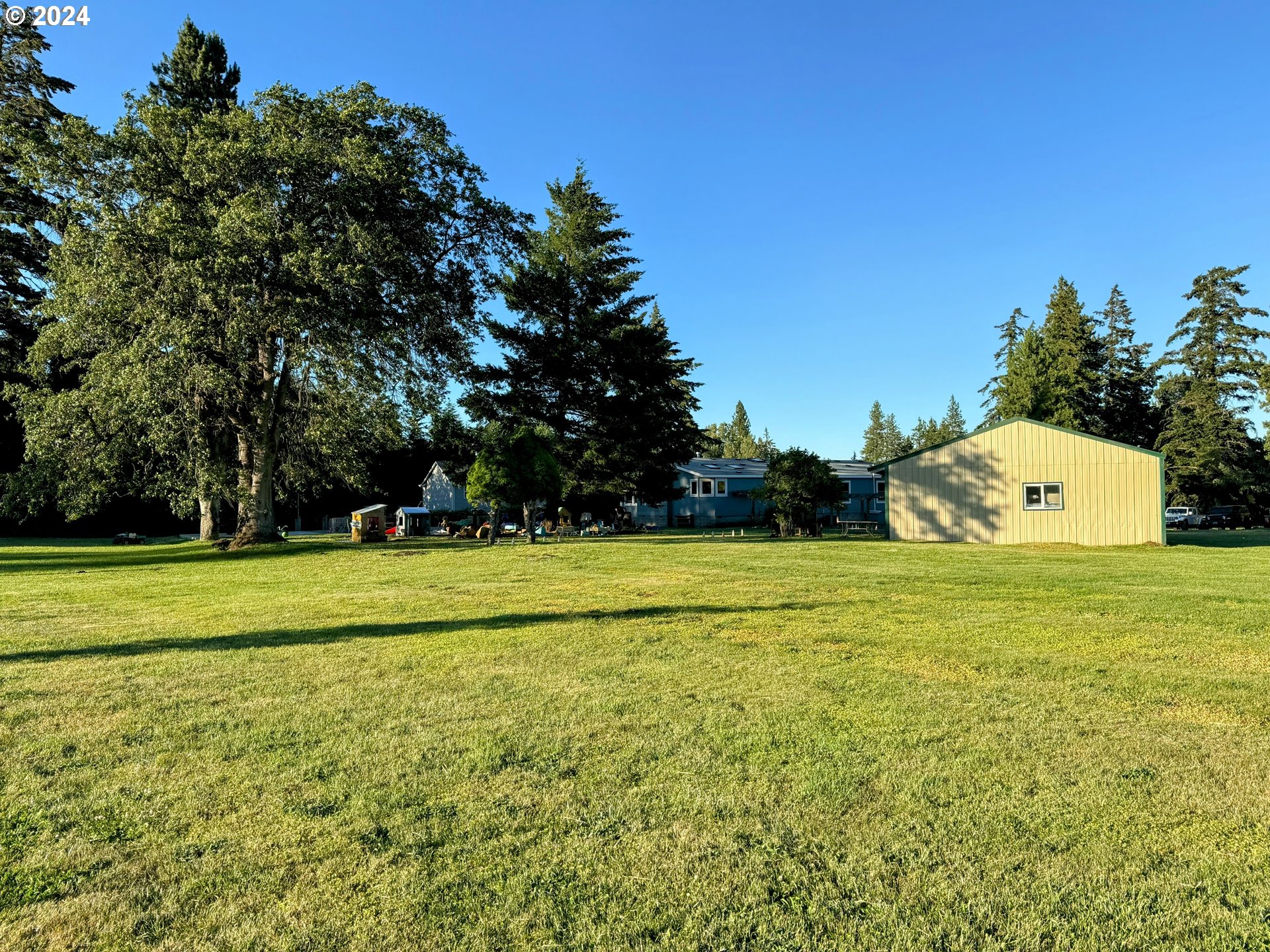 1290 Country Club Road Hood River, OR 97031 - Photo 5 of 48 Yard