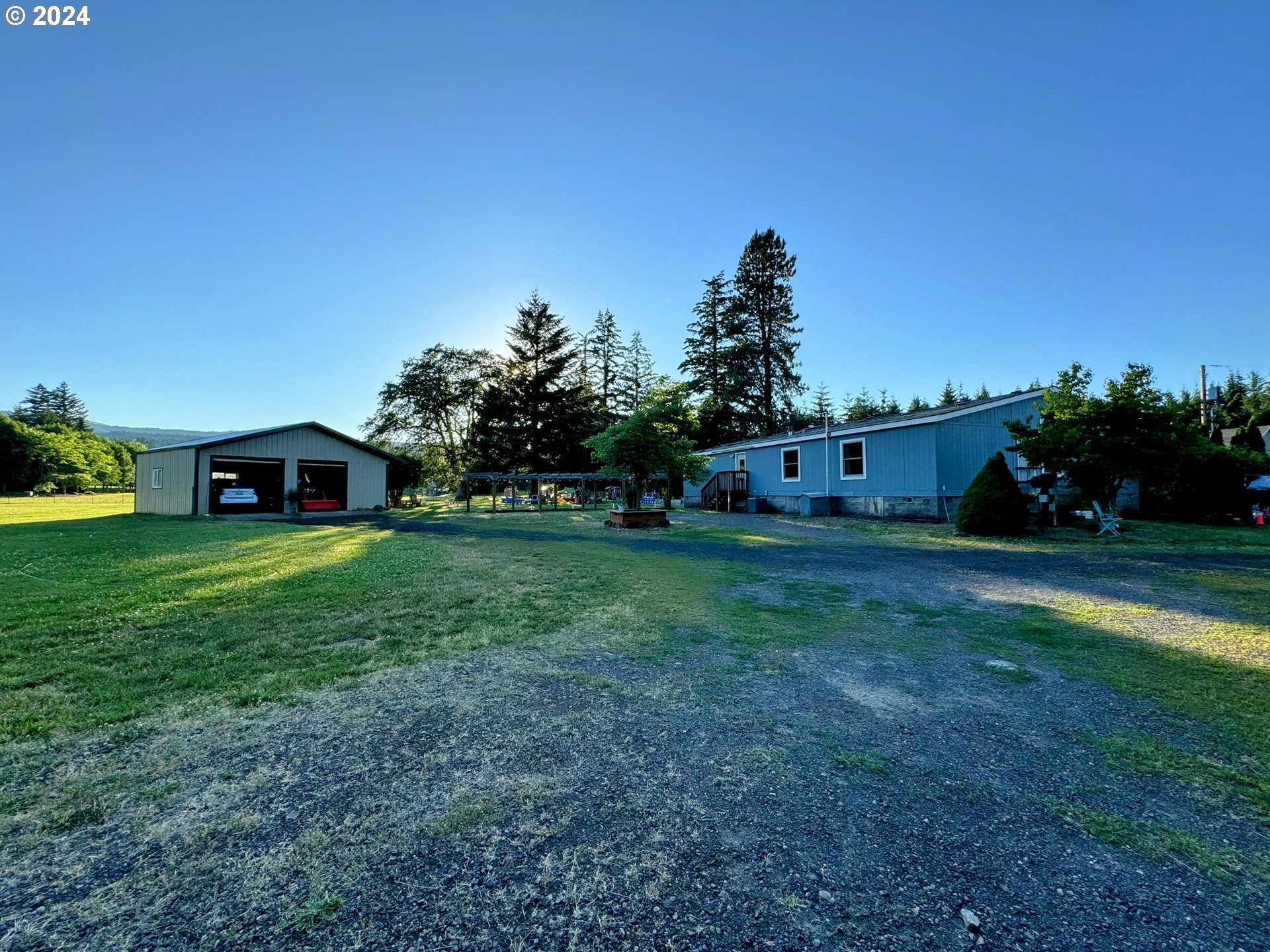 1290 Country Club Road Hood River, OR 97031 - Photo 6 of 48 Garage