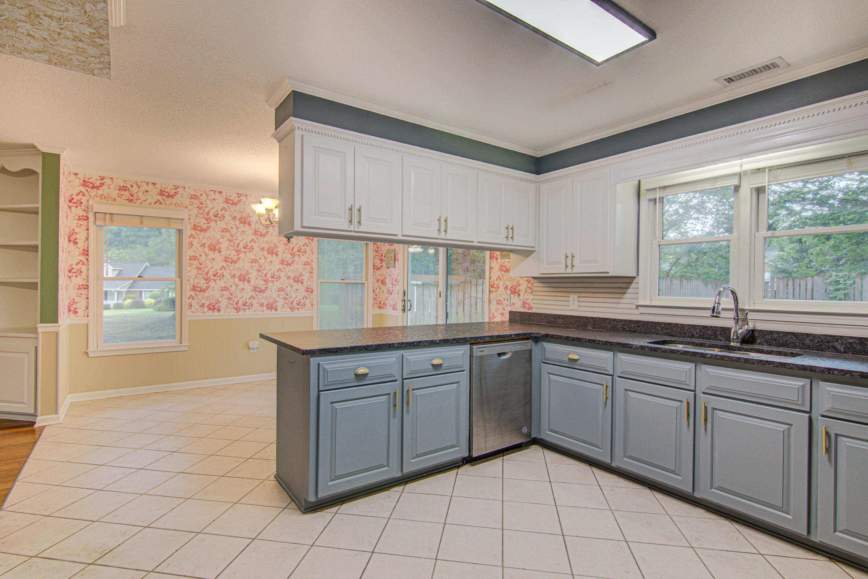 2315 Treetop Lane Sumter, SC 29154 - Photo 11 of 44 2315 Treetop-36