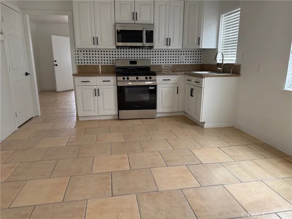 $1,875 | 15398 6th Street, Victorville, CA 92395