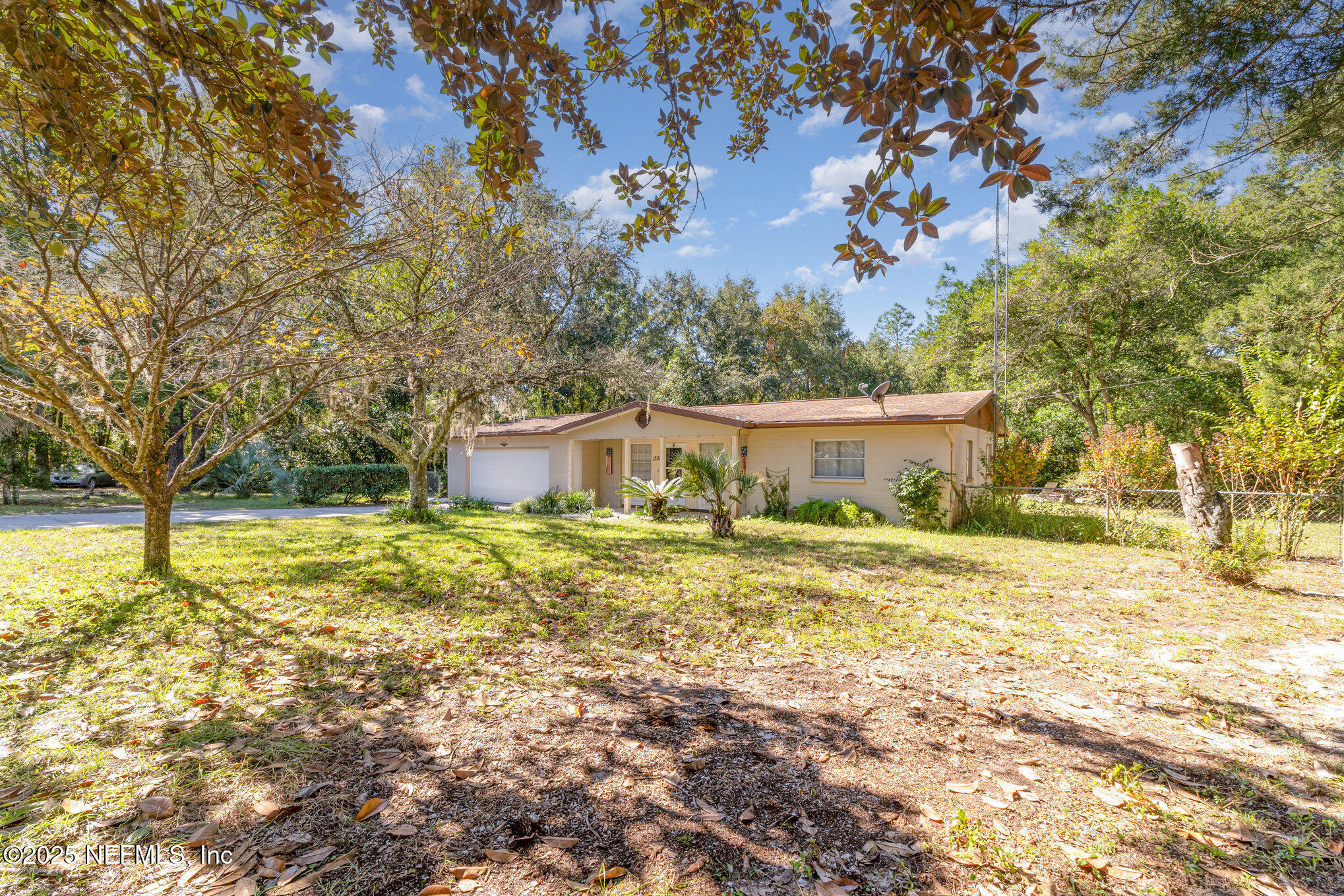 1330 Northeast 157 Avenue Williston, FL 32696 - Photo 2 of 22 a view of a house with a yard
