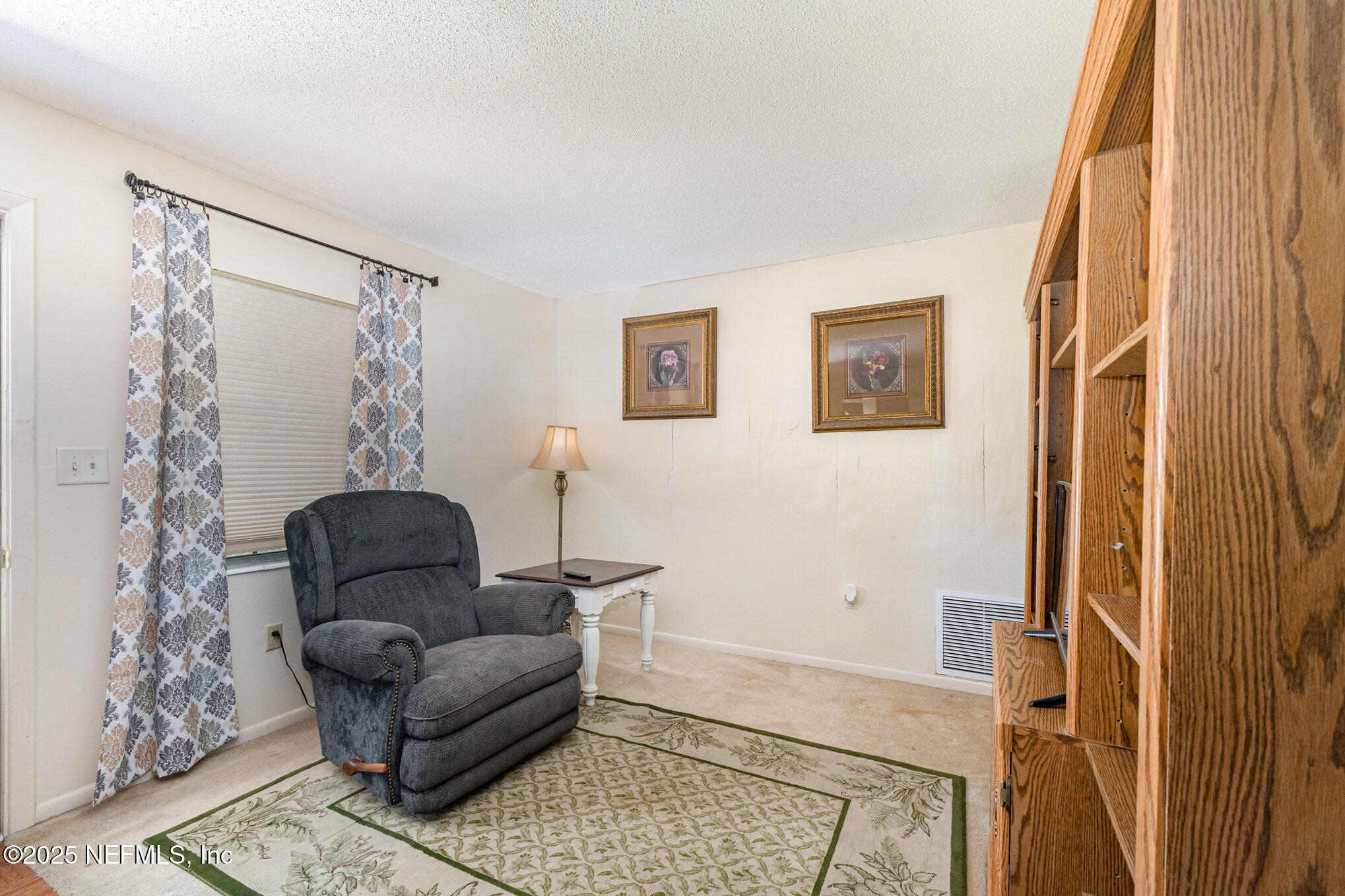 1330 Northeast 157 Avenue Williston, FL 32696 - Photo 8 of 22 a living room with furniture and a window