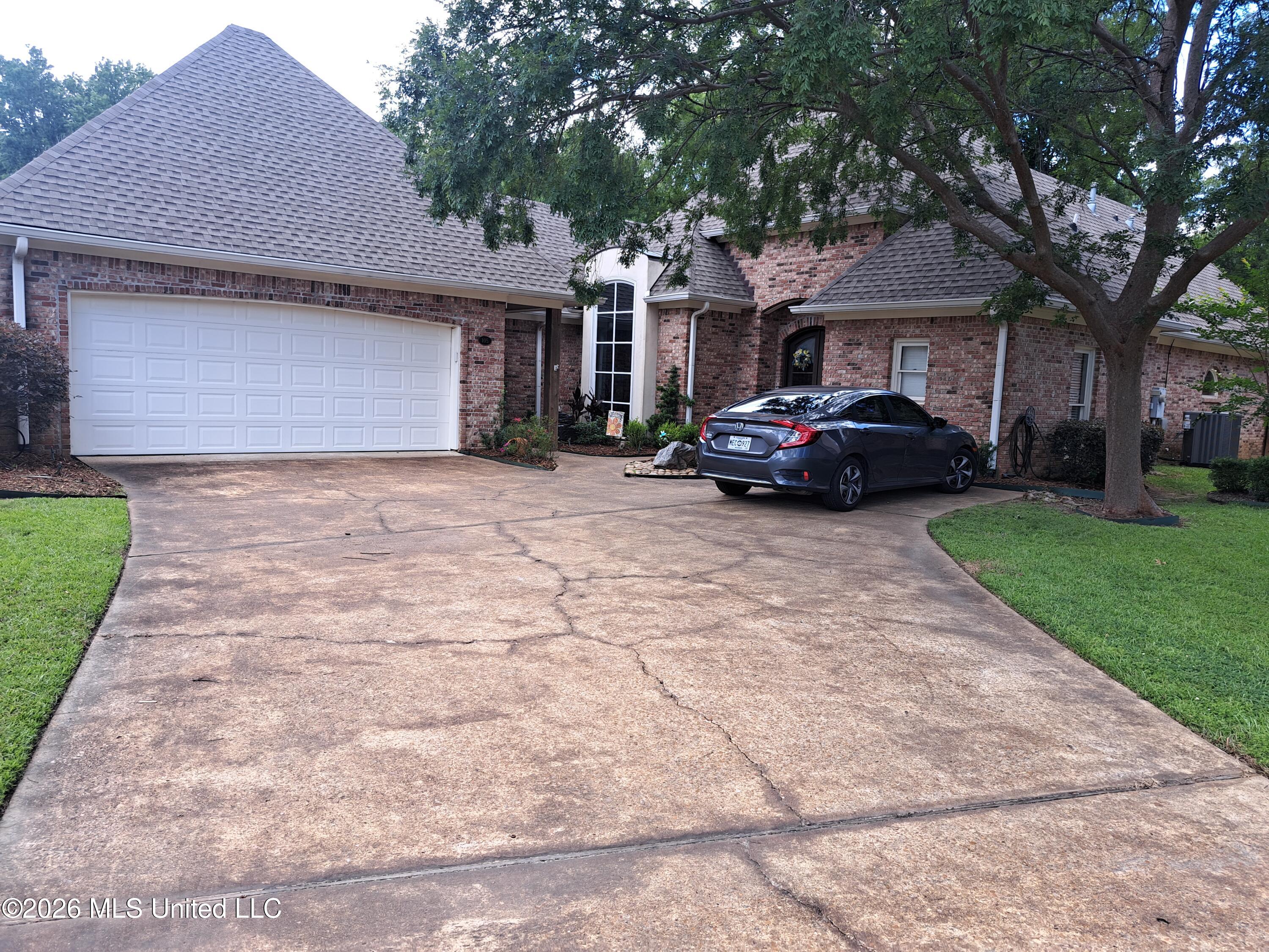 105 Alicetown Cove Ridgeland, MS 39157 - Photo 27 of 29 Driveway/Garage