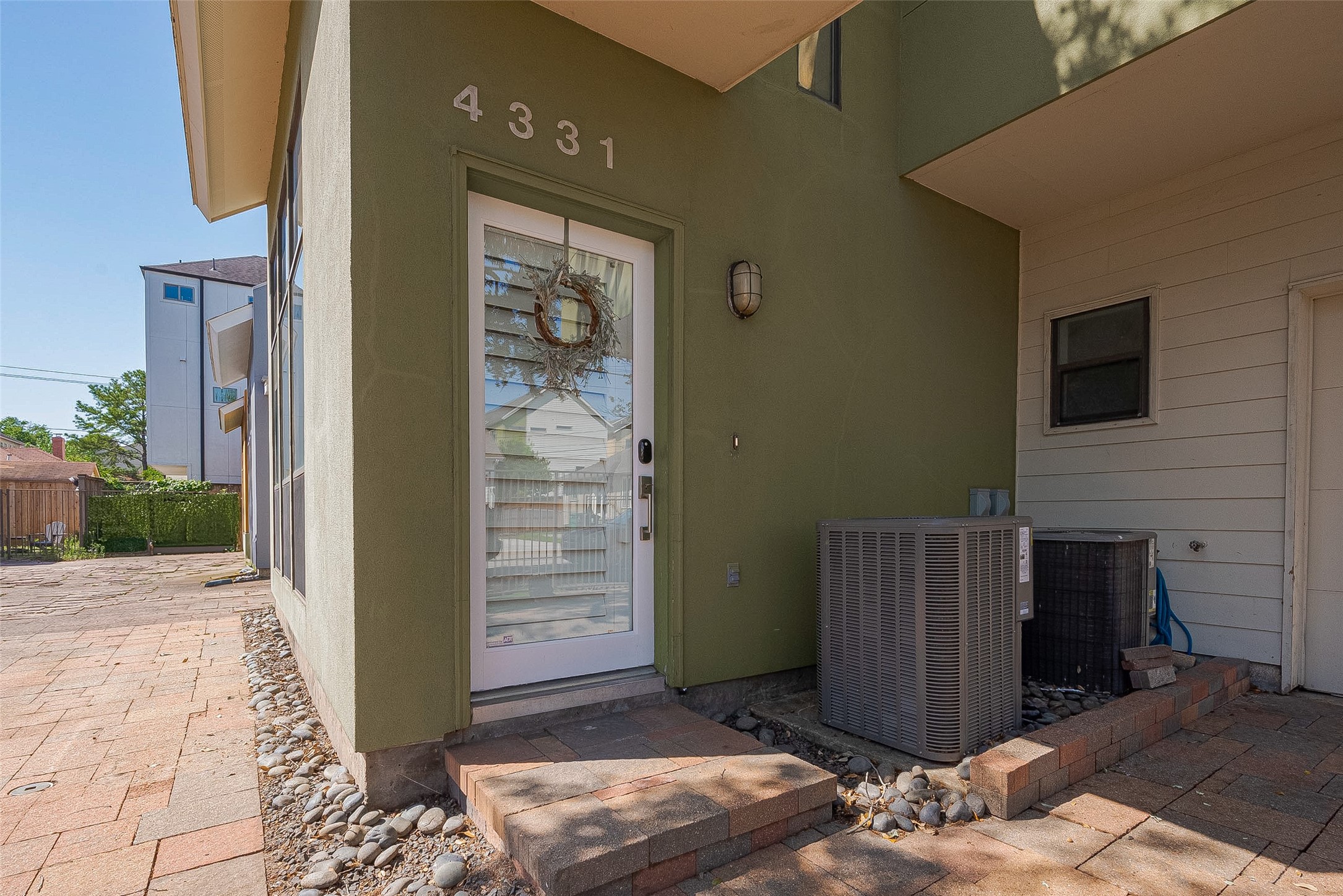 4331 Eigel Street Houston, TX 77007 - Photo 4 of 38 a view of entryway front of house