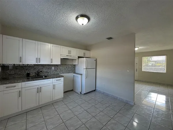 $2,400 | 11346 Southwest 2nd Street, Unit FRONT, Sweetwater, FL 33174