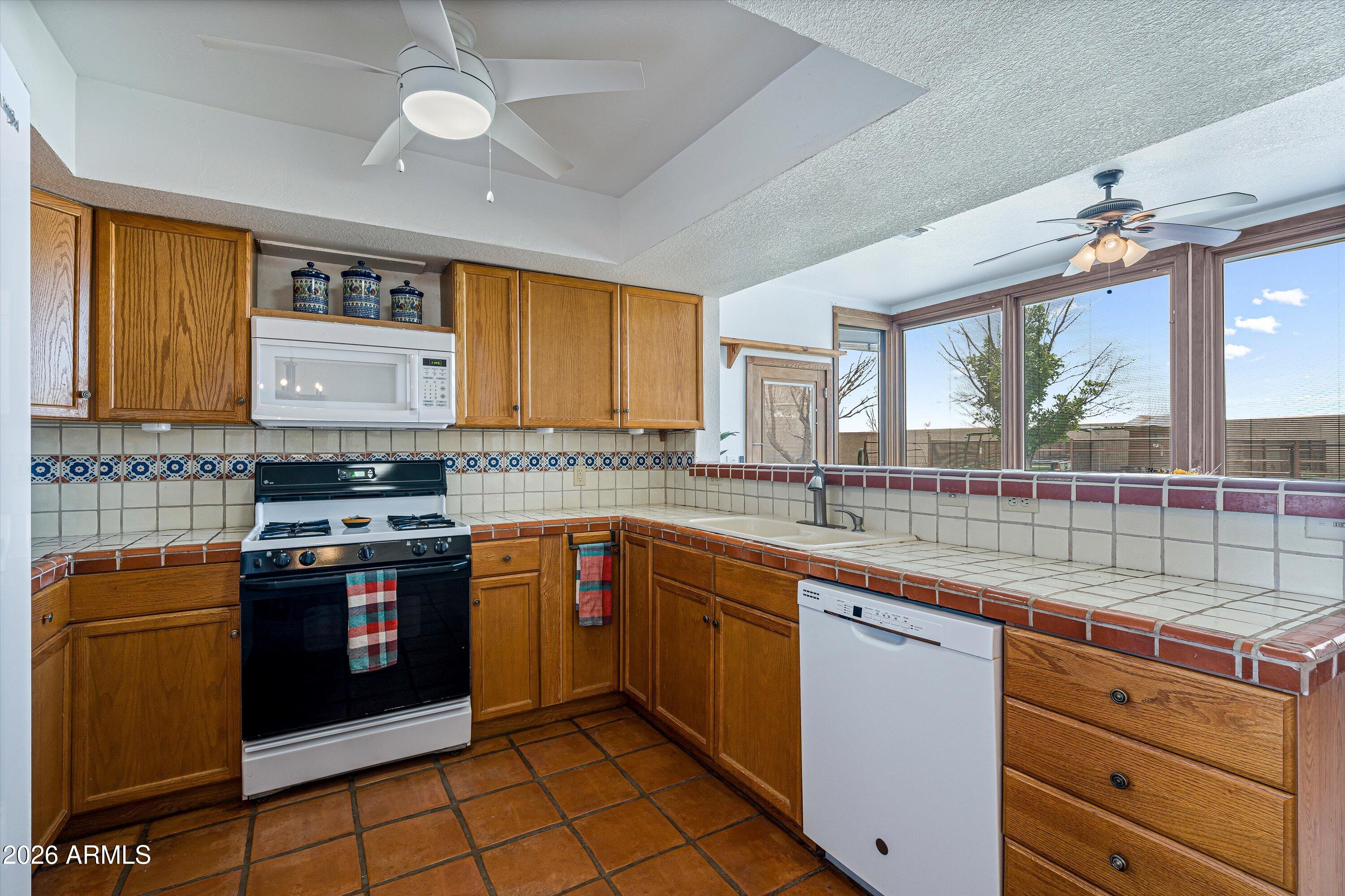 3661 East Antelope Road Pearce, AZ 85625 - Photo 13 of 52 16-Kitchen