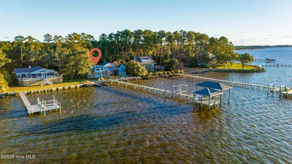 $699,900 | 221 Creek Road, Beaufort, NC 28516