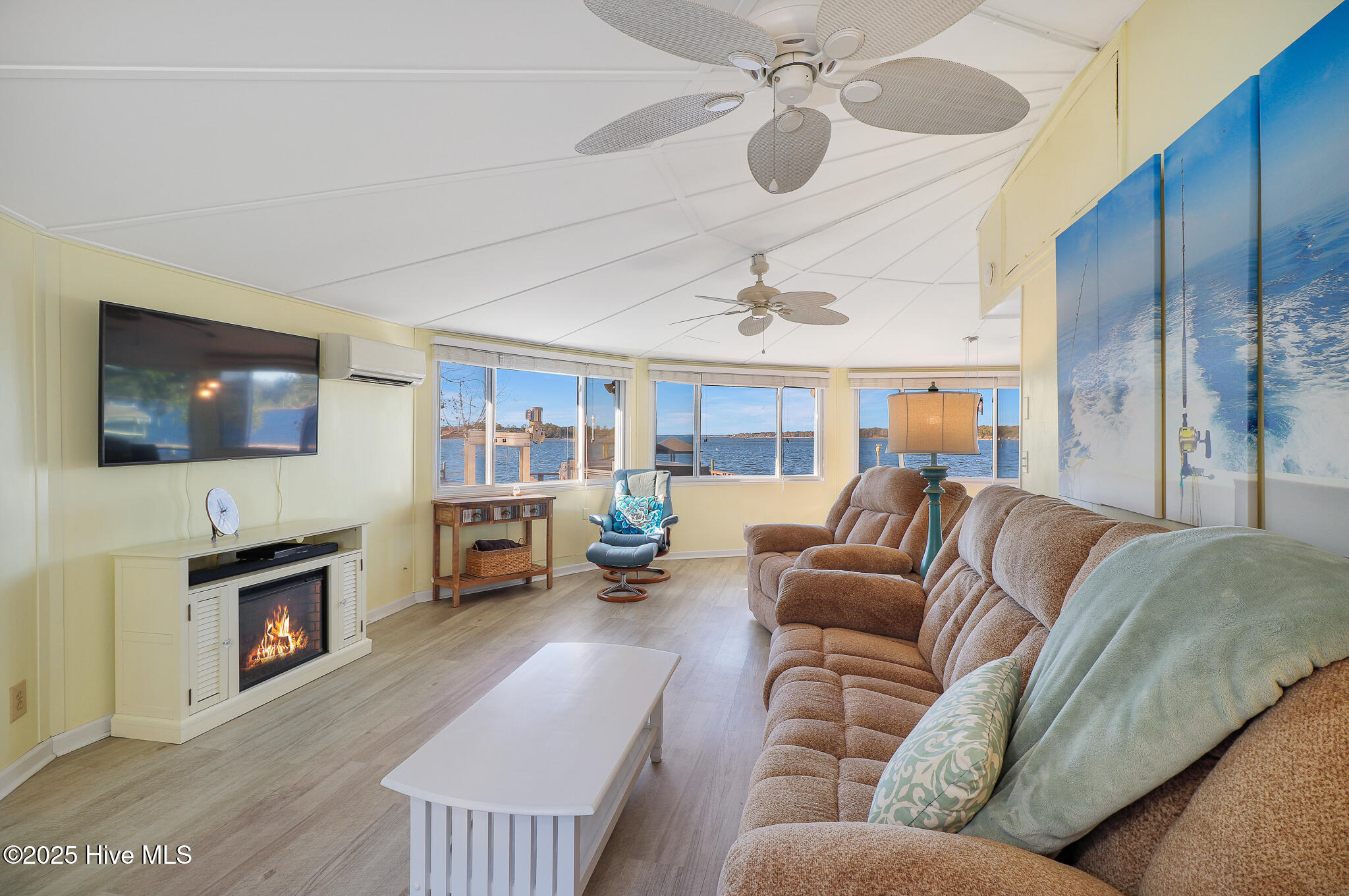221 Creek Road Beaufort, NC 28516 - Photo 19 of 77 Living room with water views