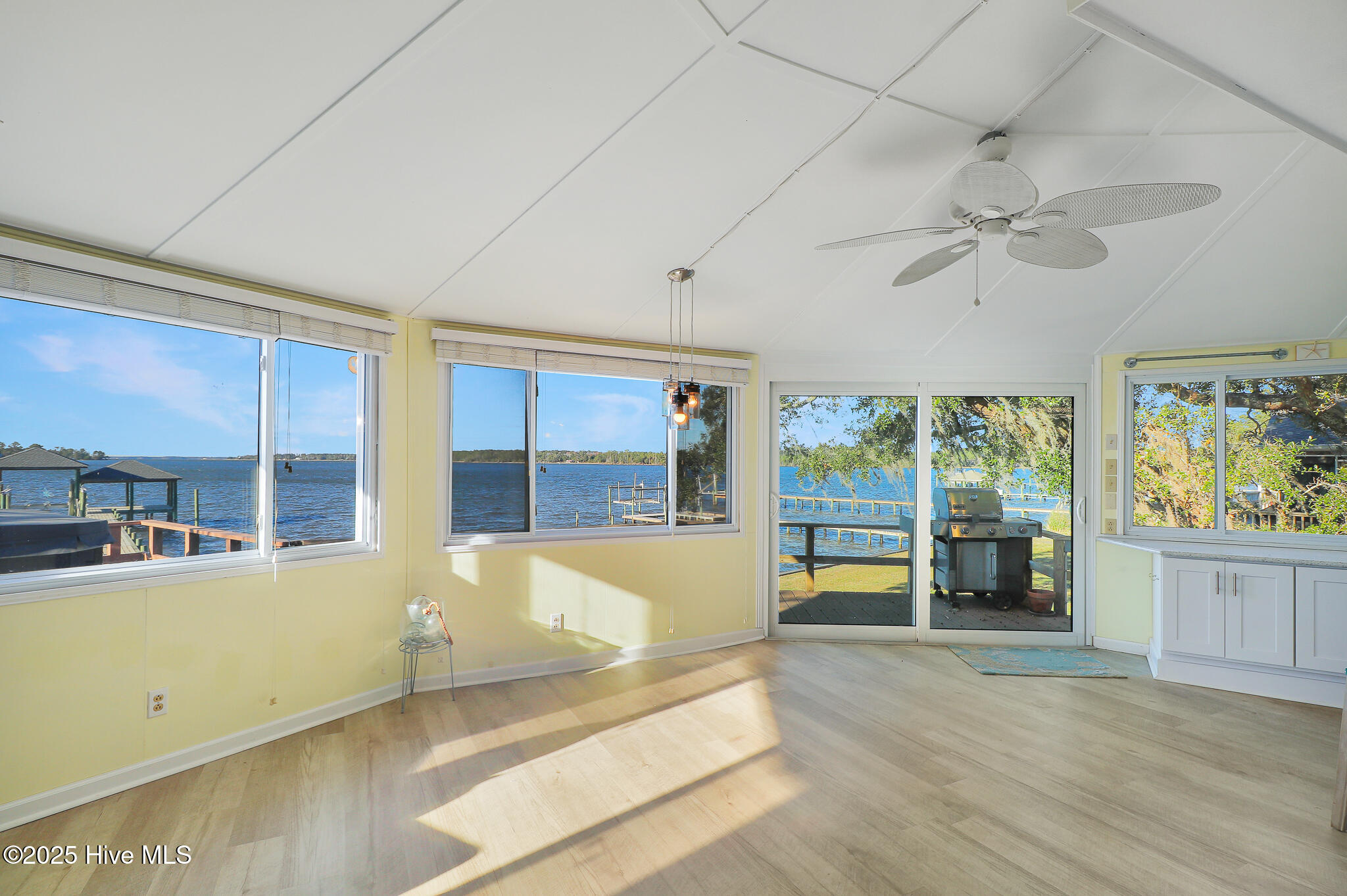 221 Creek Road Beaufort, NC 28516 - Photo 26 of 77 Dining area with water views