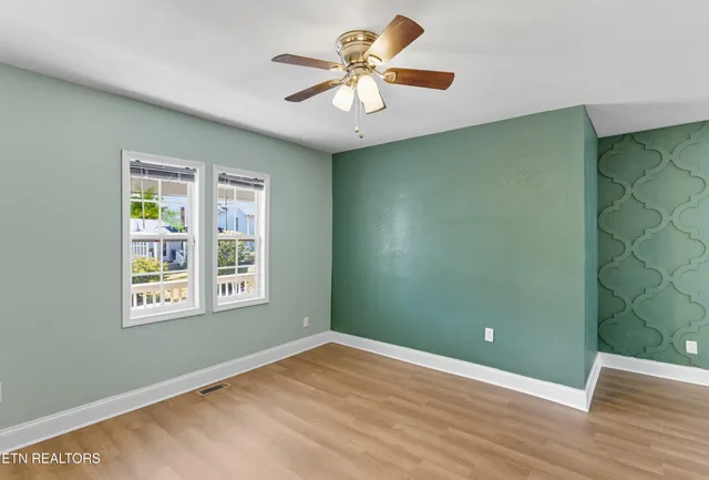 $314,900 | 402 Byrd Avenue, Harriman, TN 37748