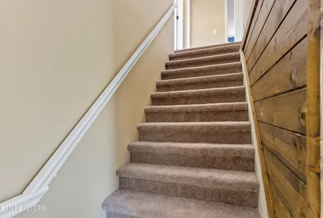 $314,900 | 402 Byrd Avenue, Harriman, TN 37748