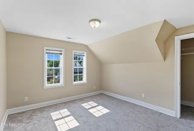 $314,900 | 402 Byrd Avenue, Harriman, TN 37748