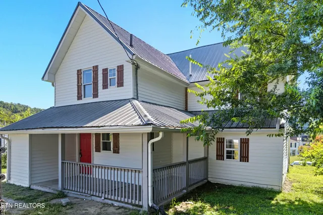 $314,900 | 402 Byrd Avenue, Harriman, TN 37748