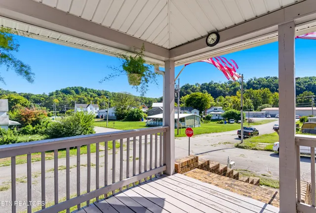 $314,900 | 402 Byrd Avenue, Harriman, TN 37748