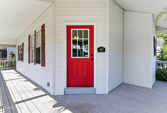 $314,900 | 402 Byrd Avenue, Harriman, TN 37748