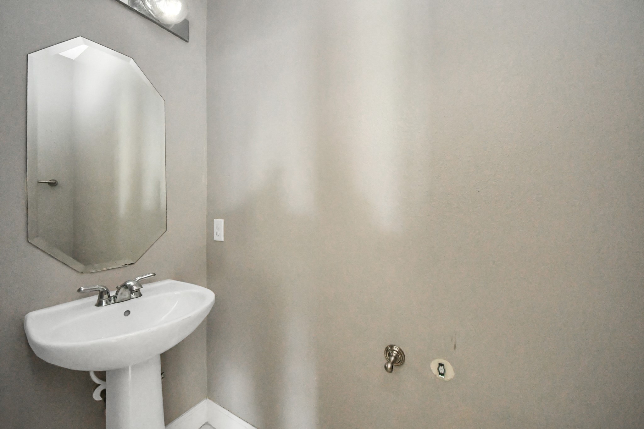 4610 Plum Forest Road Houston, TX 77084 - Photo 19 of 41 The downstairs half bath.
