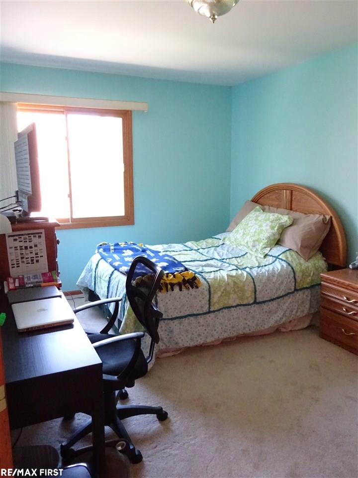 896 Grovecrest Rochester Hills, MI 48307 - Photo 26 of 43