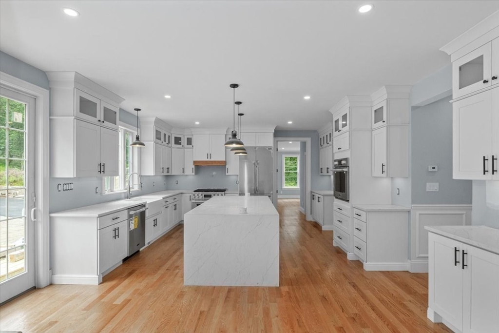20-35 Shuttleworth Place Dedham, MA 02026 - Photo 8 of 27