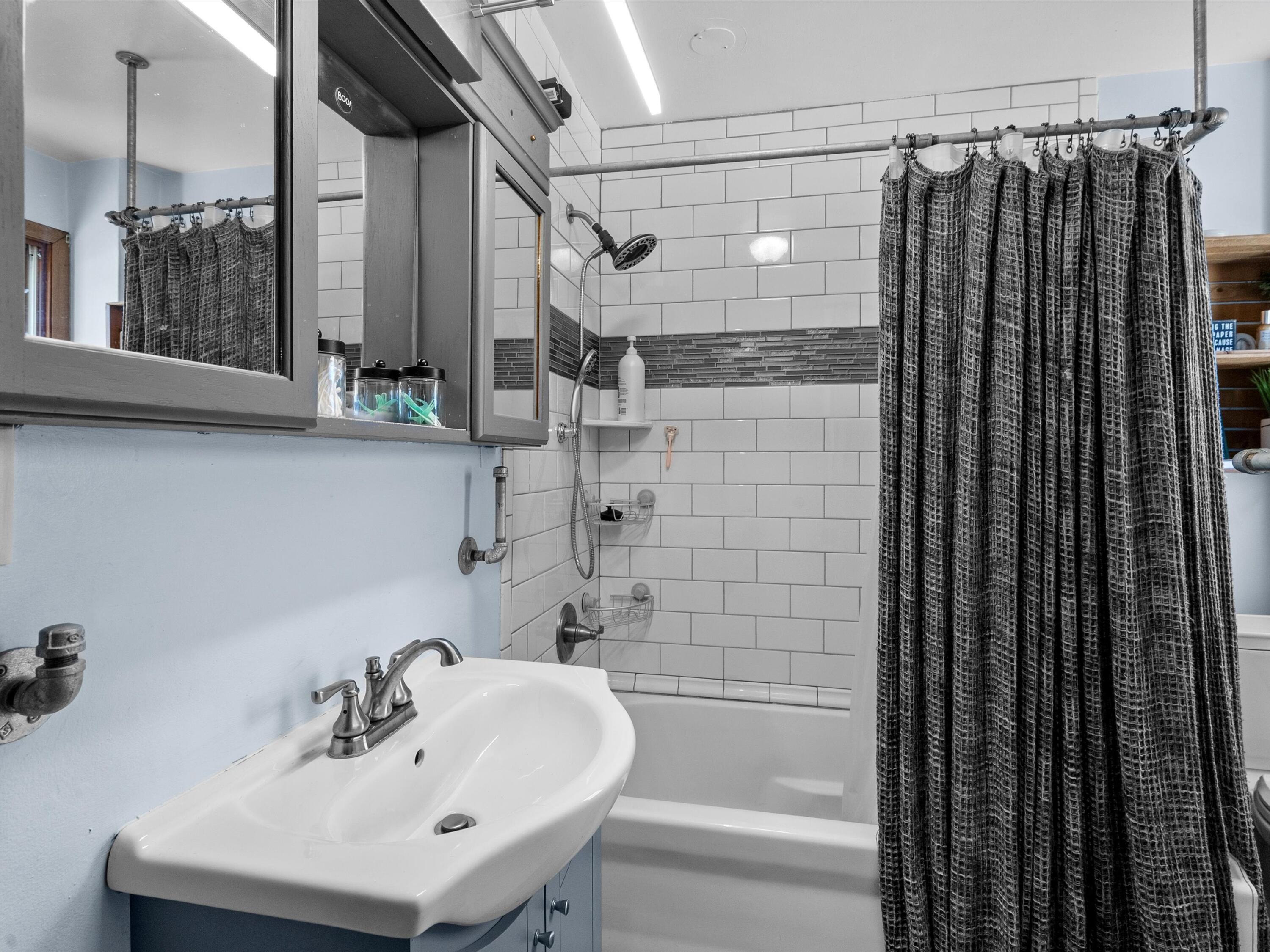 4208 Mishicot Road Two Rivers, WI 54241 - Photo 8 of 23 Tile Shower