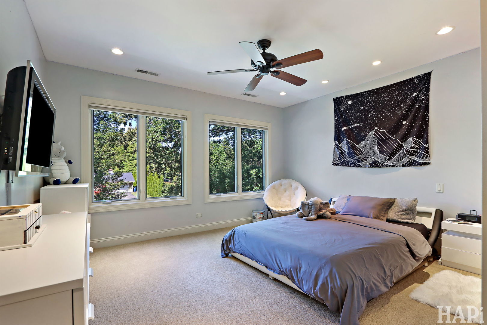 1425 Lee Road Northbrook, IL 60062 - Photo 38 of 53 a bedroom with a large bed and a window