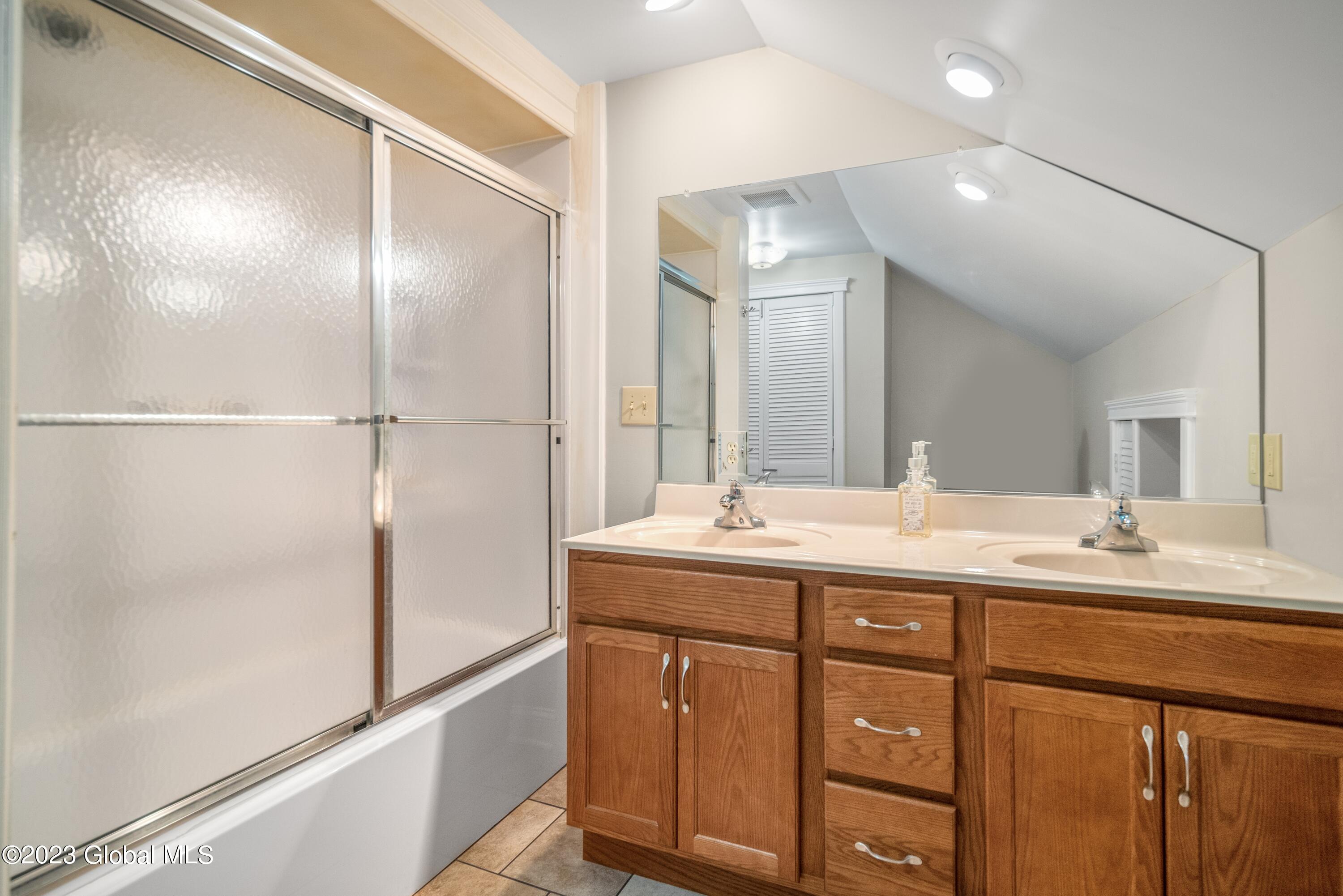 1606 Randolph Road Schenectady, NY 12308 - Photo 17 of 25 Interior 15