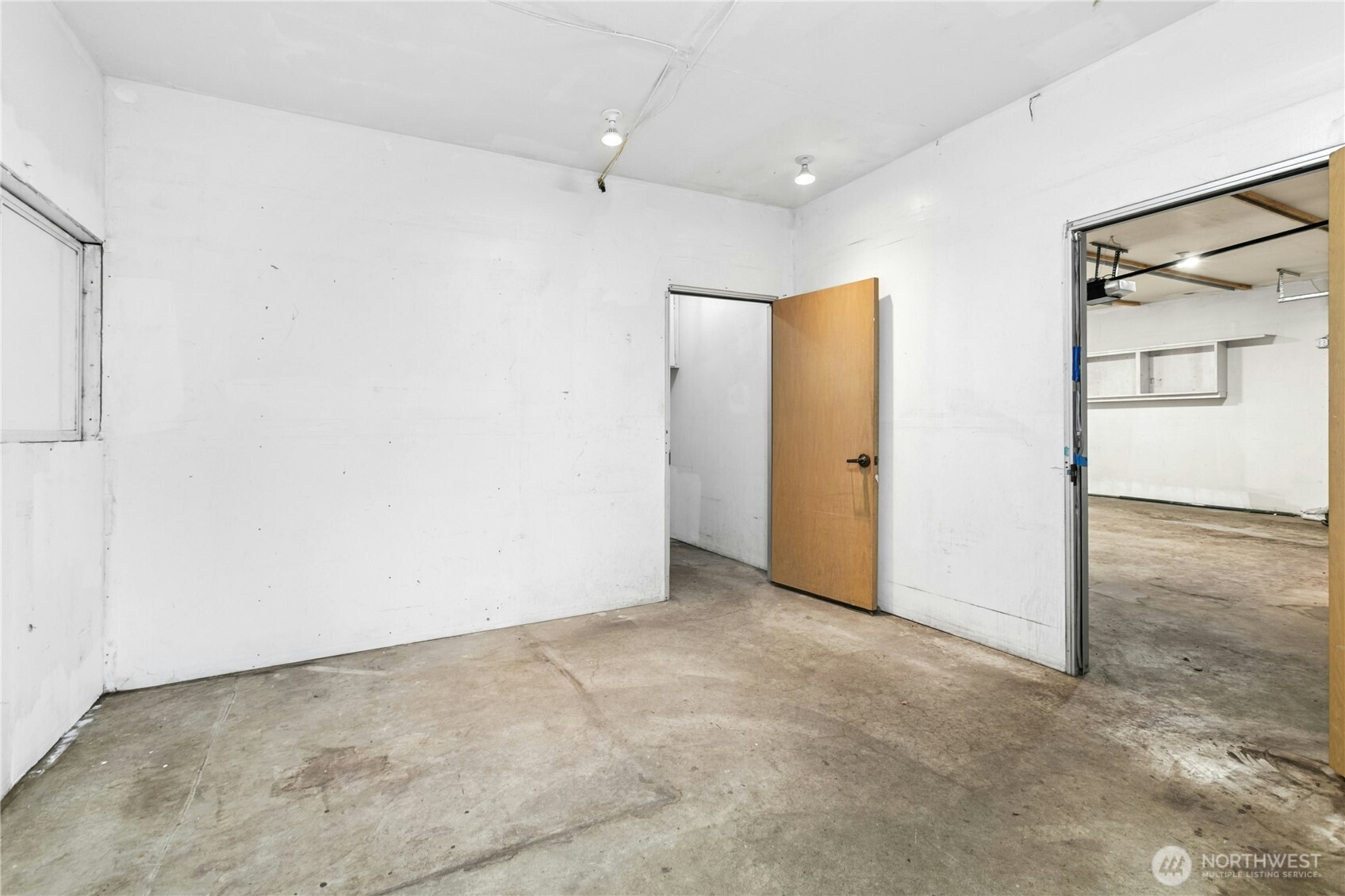 15914 52nd Avenue West Edmonds, WA 98026 - Photo 27 of 29 an empty room with a bathroom and a shower