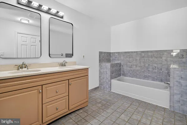 $1,030,000 | 5 Wellesley Court, Princeton Junction, NJ 08550