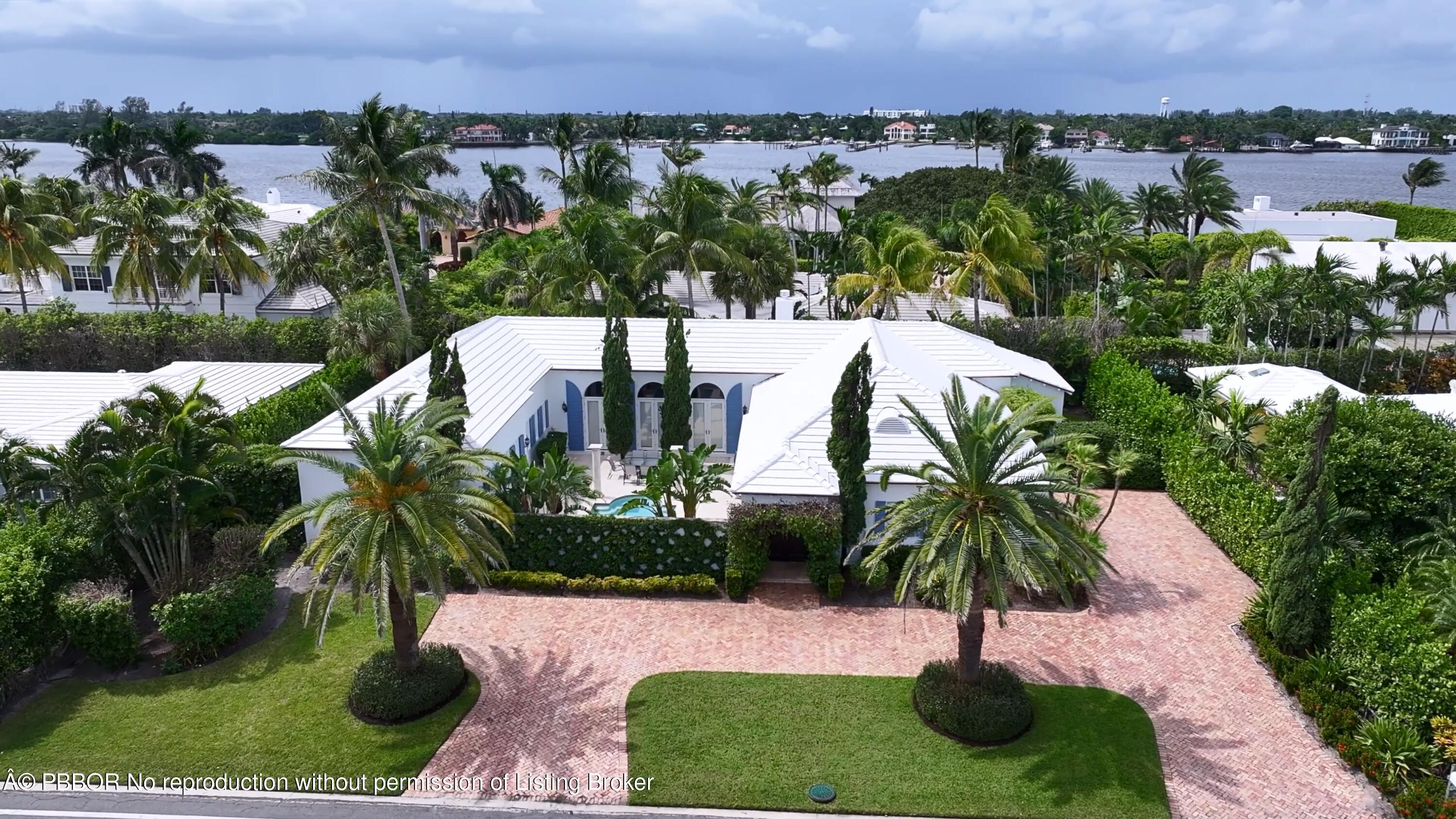 2258 Ibis Isle Road East Palm Beach, FL 33480 - Photo 5 of 31 a view of a backyard