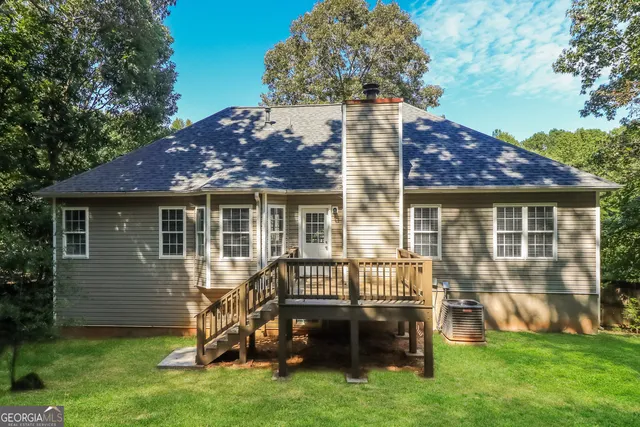 a view of house with a yard
