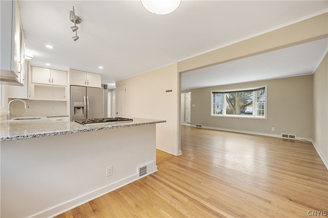 221 Croyden Road Syracuse, NY 13224 - Photo 14 of 43