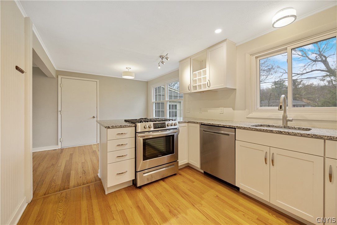 221 Croyden Road Syracuse, NY 13224 - Photo 16 of 43