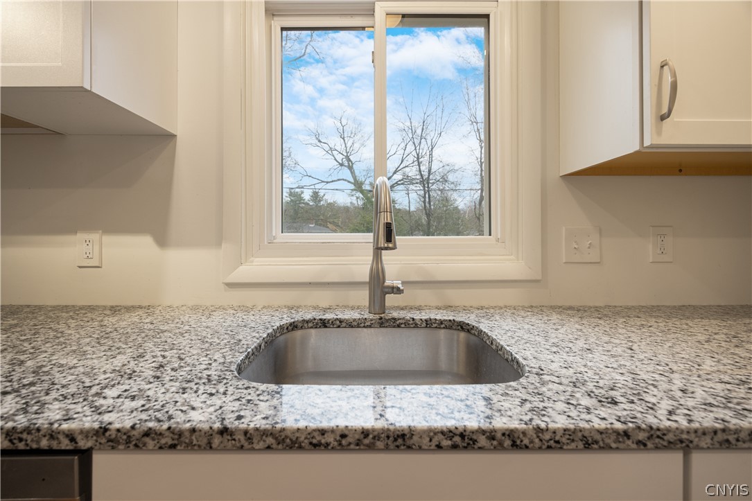 221 Croyden Road Syracuse, NY 13224 - Photo 18 of 43