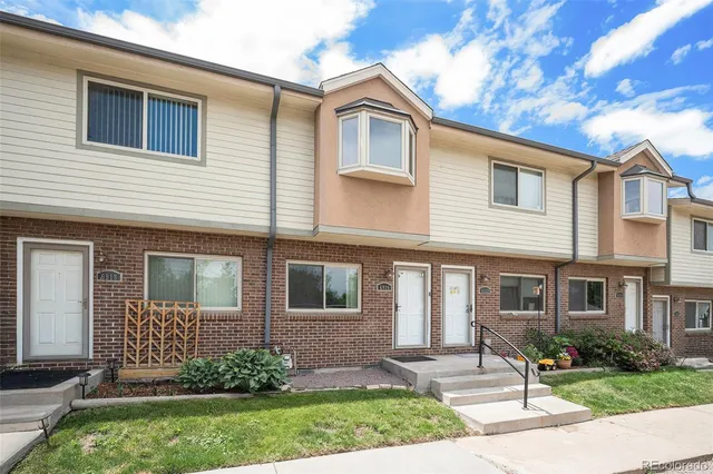 $325,000 | 6920 West 48th Avenue, Wheat Ridge, CO 80033