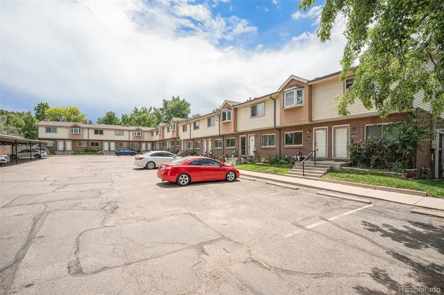 $325,000 | 6920 West 48th Avenue, Wheat Ridge, CO 80033