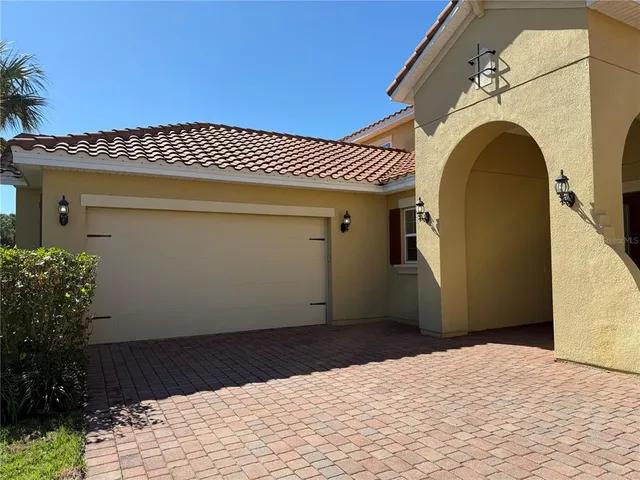 a view of a house with entryway