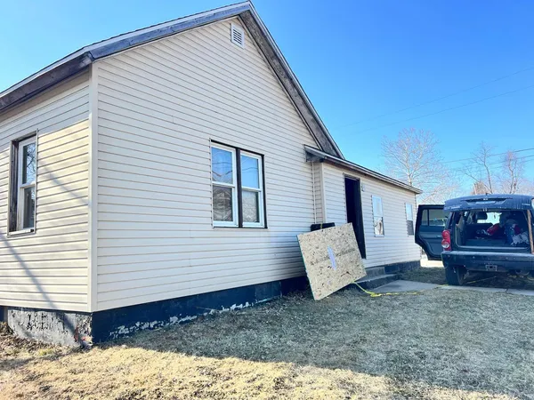 a view of a back yard of the house