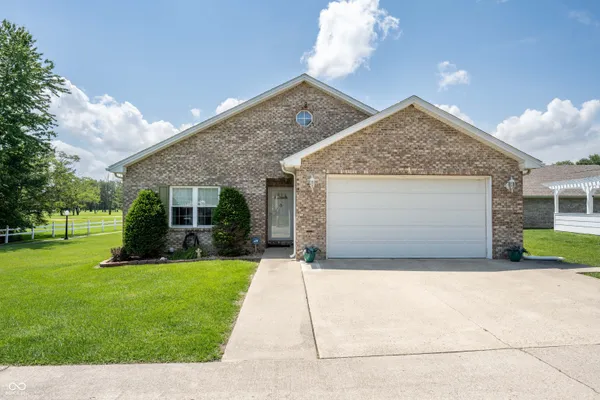 $275,900 | 5584 North Sandy Creek Drive, Seymour, IN 47274