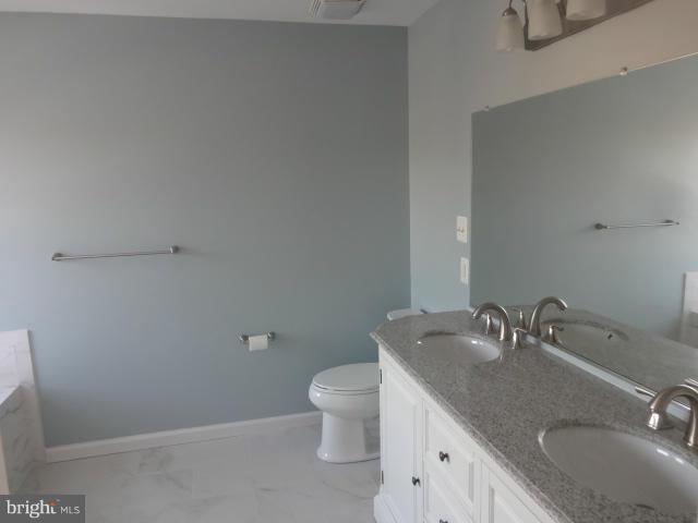 122 Commodore Drive Baltimore, MD 21221 - Photo 15 of 28 Bath (Master)