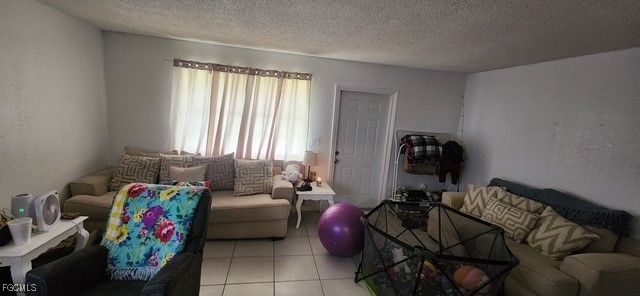 599 Avenue R Moore Haven, FL 33471 - Photo 20 of 23 a living room with furniture and a window