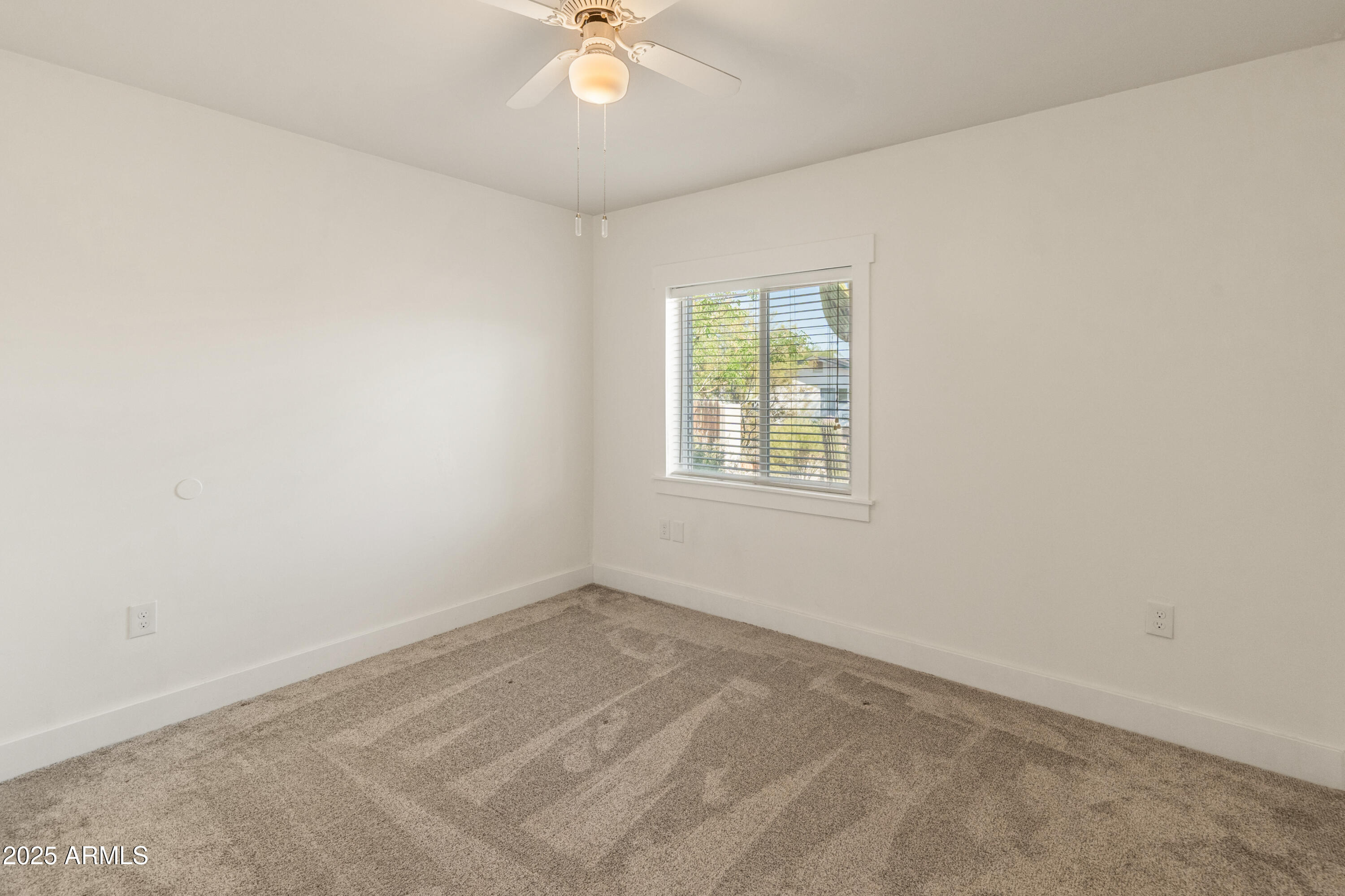 1407 East Mountain View Road Phoenix, AZ 85020 - Photo 13 of 35 an empty room with a window