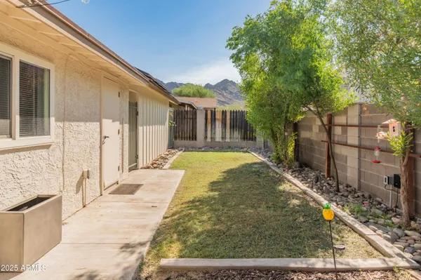 a view of a house with a backyard
