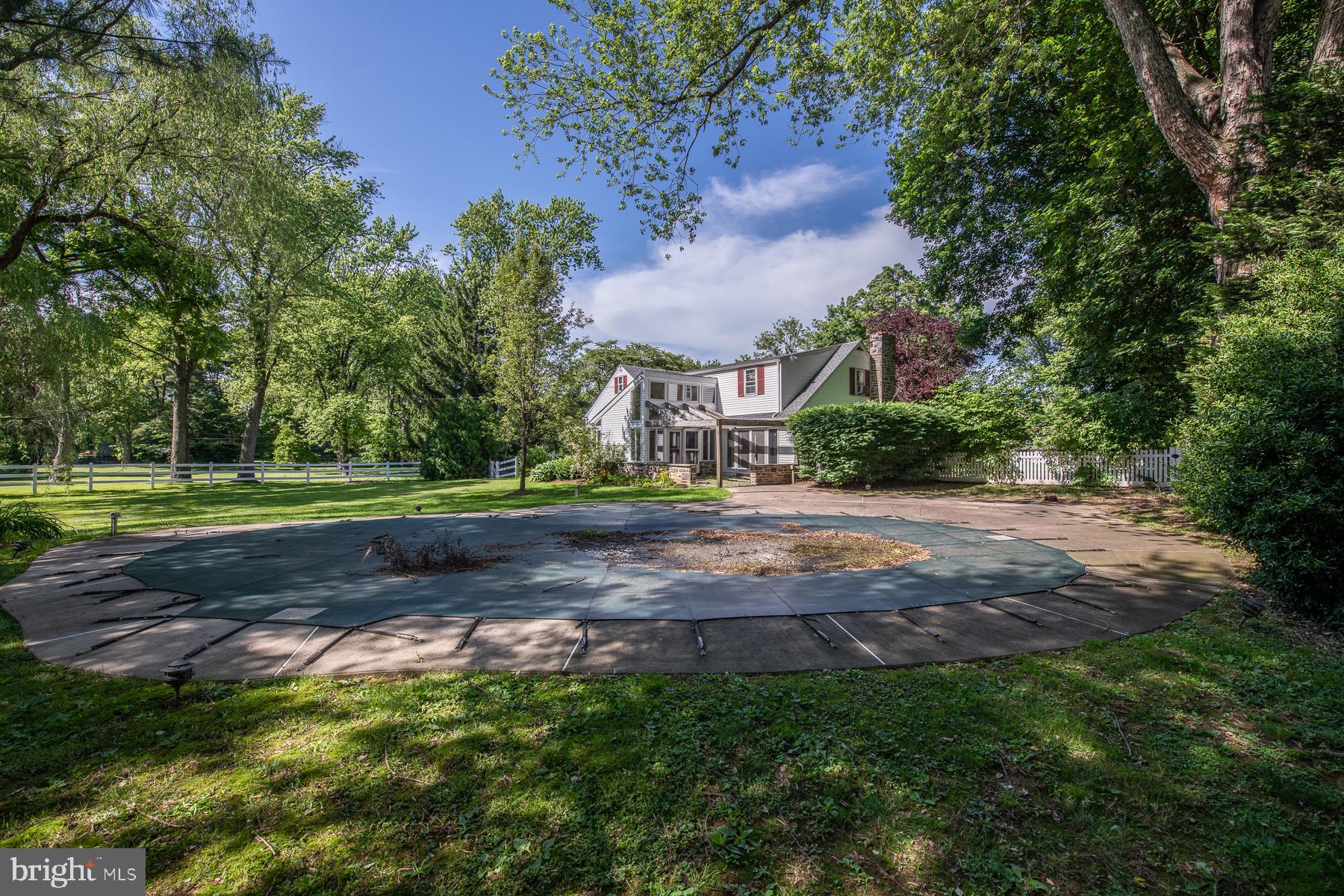 1400 Glenhardie Road Wayne, PA 19087 - Photo 26 of 29 Exterior back/pool