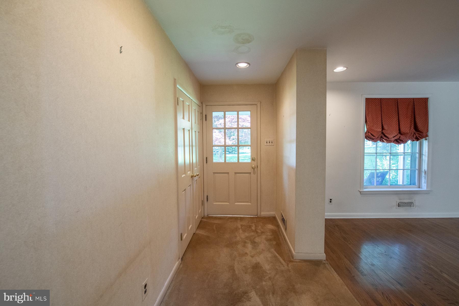 1400 Glenhardie Road Wayne, PA 19087 - Photo 5 of 29 Foyer/entrance
