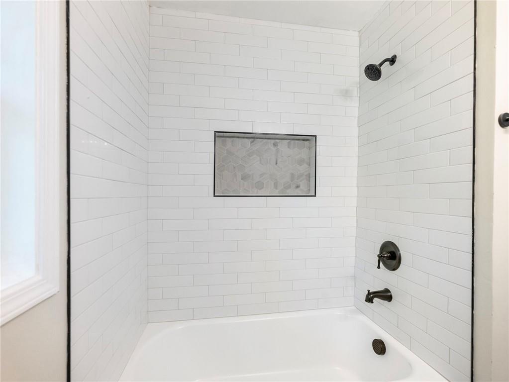 2131 Glendale Drive Decatur, GA 30032 - Photo 9 of 26 a bathroom with a bathtub