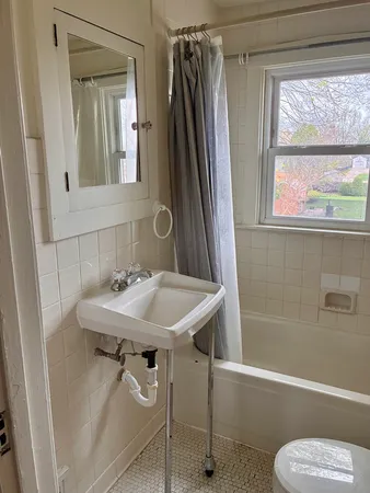 $1,300 | 254 Edward Street, Sycamore, IL 60178